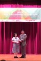 3.由香港城市大學管理科學系副系主任曹國輝博士頒發獎項給本校同學